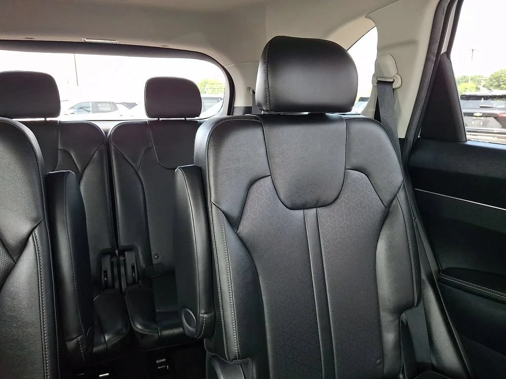 Used 2022 White Kia X-Line EX image 21