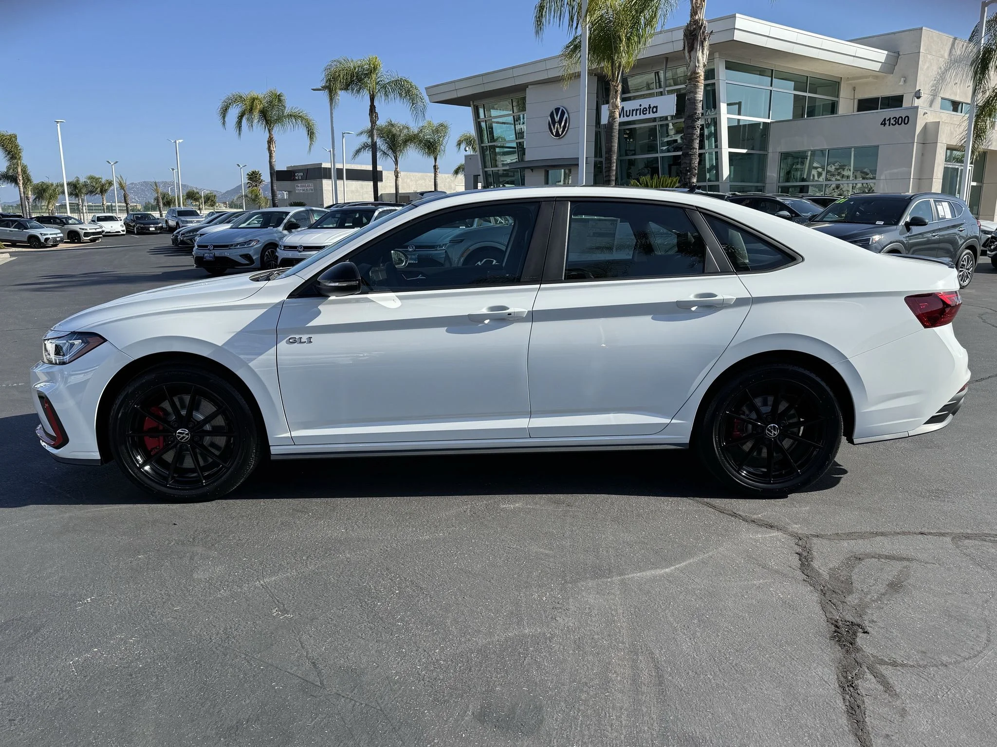 New 2026 Pure White w/Deep Black Roof Volkswagen Autobahn image 5
