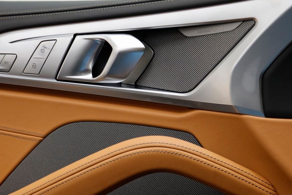 2026 BMW 8 Series 840i - Photo 7
