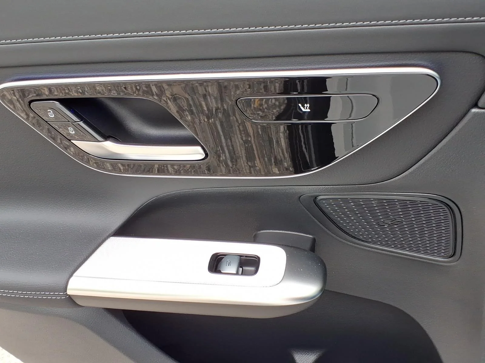 New 2026 WHITE Mercedes-Benz GLC 300 image 19