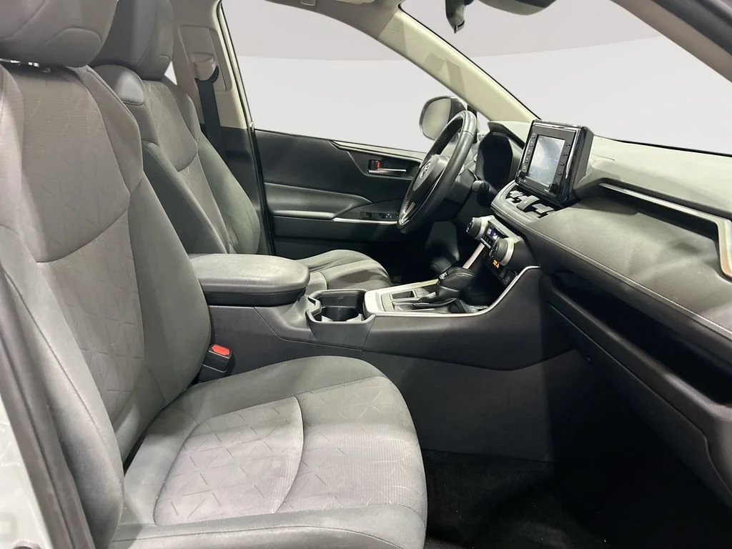 Used 2020  Toyota XLE image 29