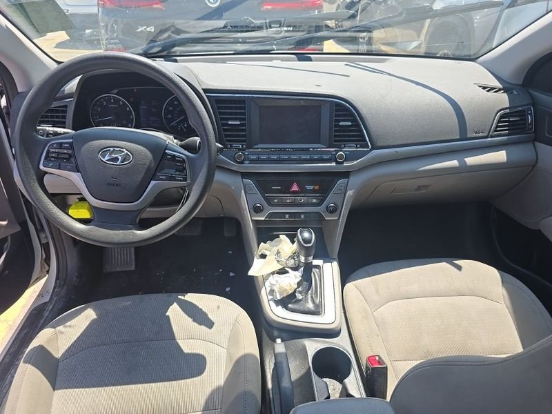 Used 2017 Quartz White Pearl Hyundai SE image 25