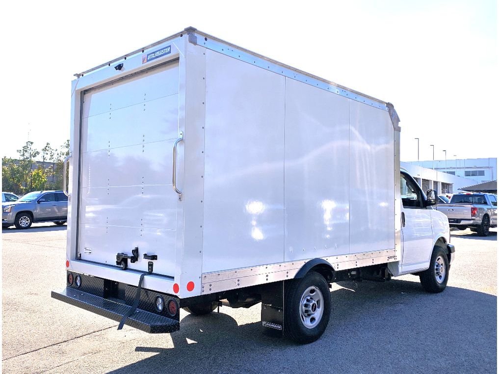 New 2025 Summit White GMC 1WT image 5