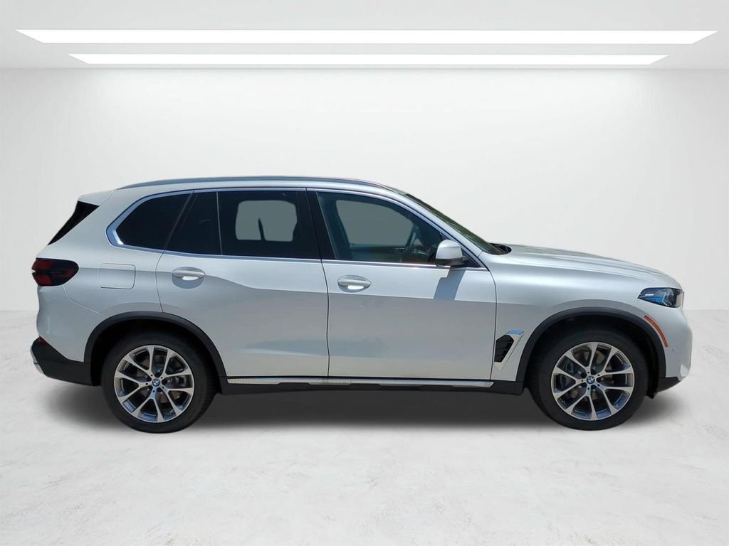 New 2026 White Metallic BMW xDrive40i image 3