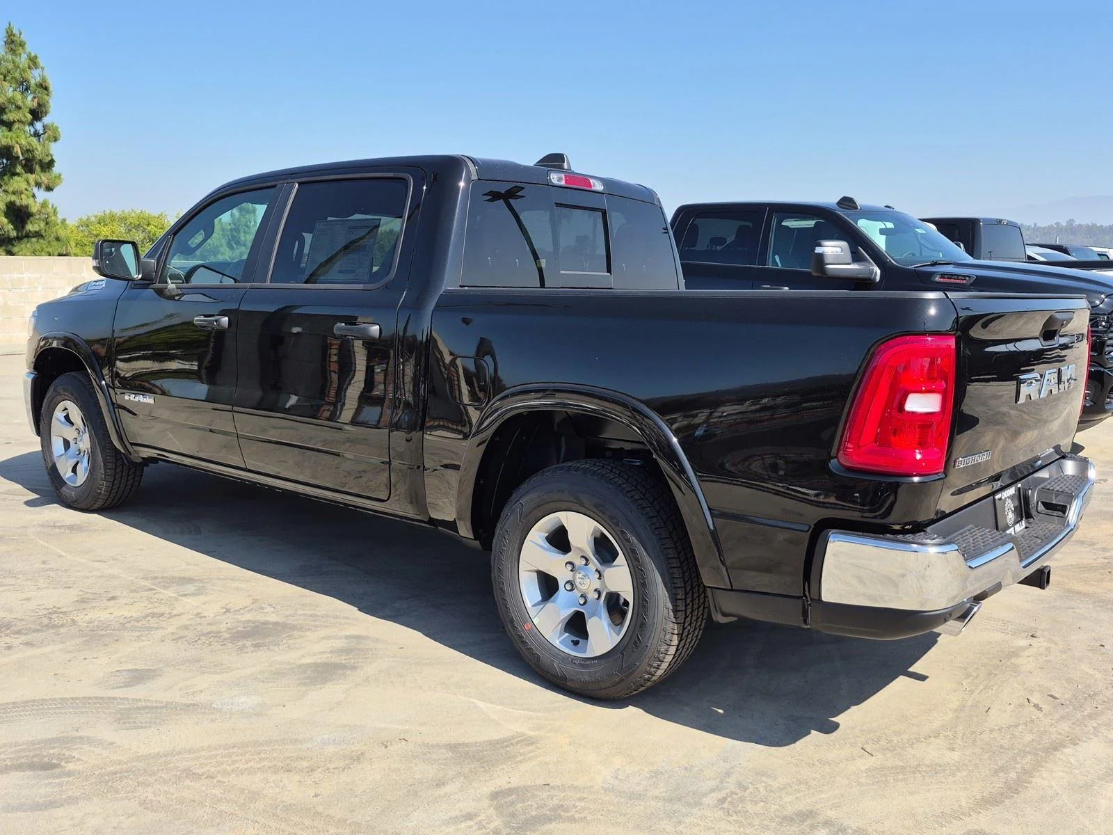 New 2026 Diamond Black Crystal Pearl-Coat Exterior Paint RAM Big Horn image 4