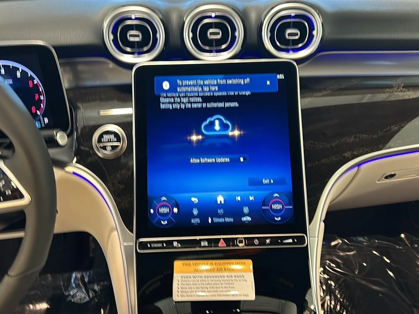 New 2026 Polar White Mercedes-Benz GLC 300 image 15