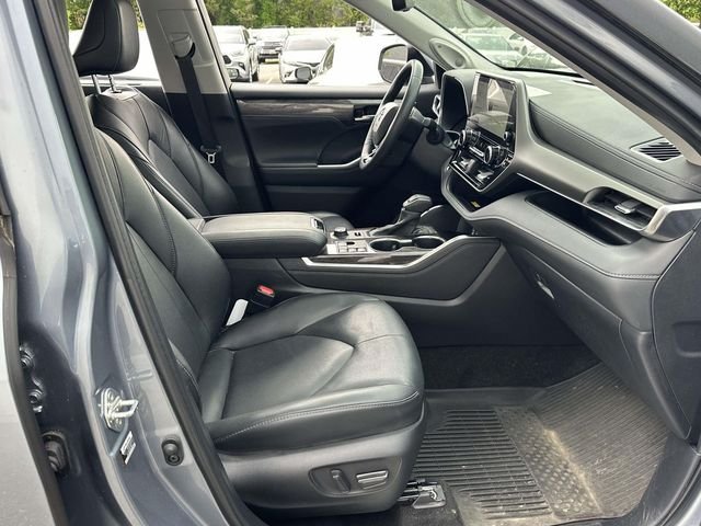 Used 2024  Toyota Limited image 14