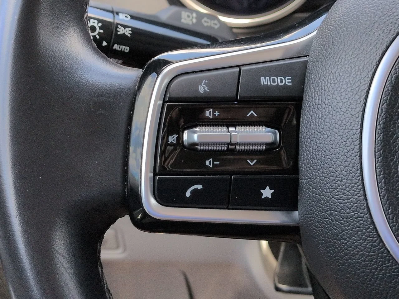 2024 Kia Carnival LX Seat Pkg - Photo 29