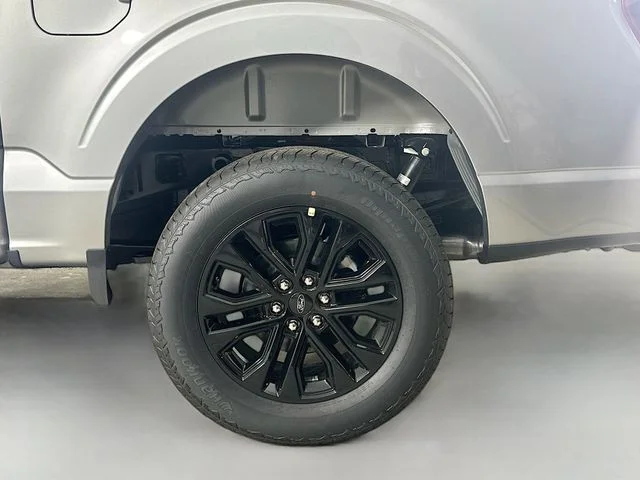 New 2026 Iconic Silver Metallic Ford Lariat image 31