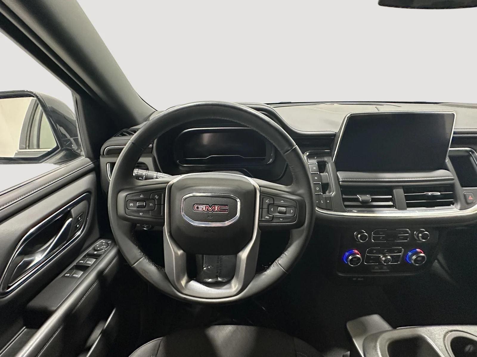 Used 2024 Onyx Black GMC SLE image 9