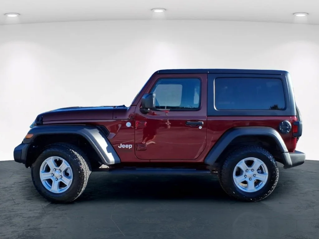 Used 2021 Red Jeep Sport S image 14