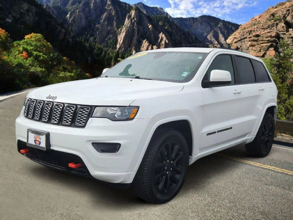 Used 2022 Bright White Clearcoat Jeep Laredo X image 5