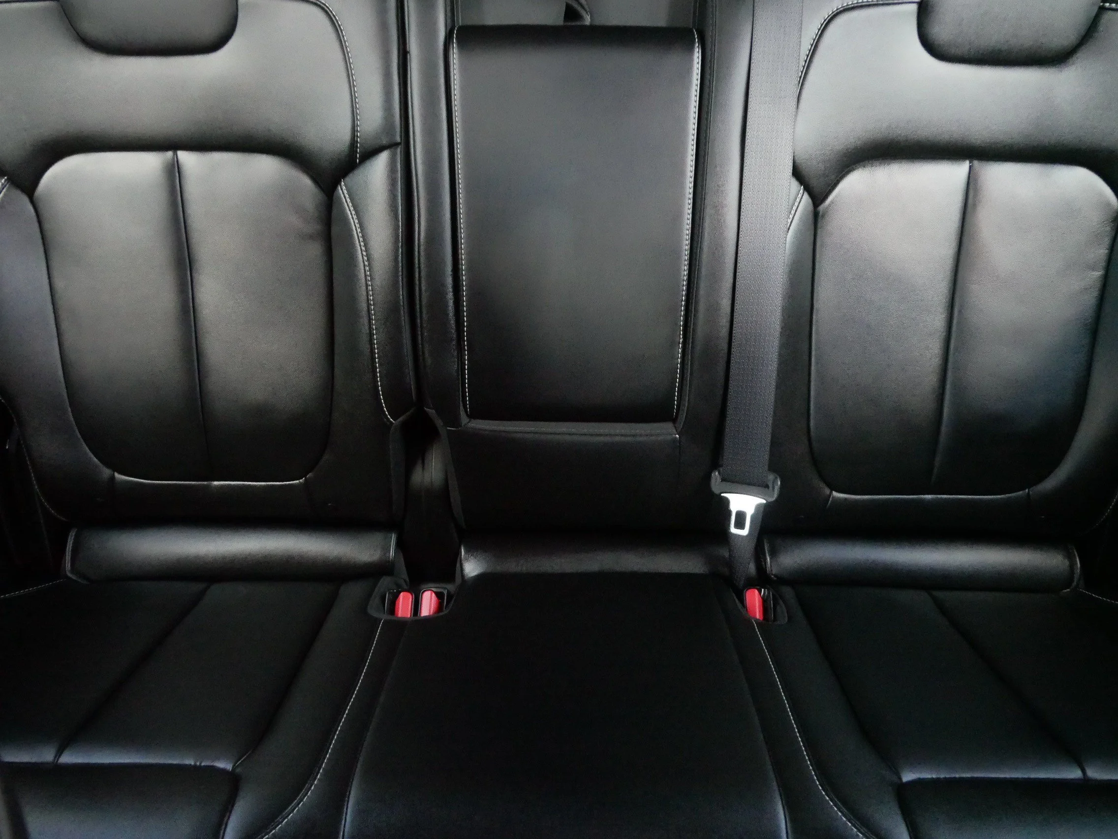 Used 2023 Velvet Red Pearlcoat Jeep Limited image 13