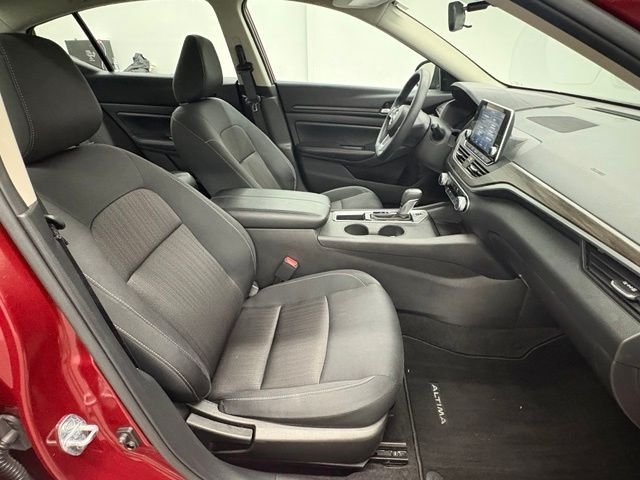 Used 2025 Red Nissan 2.5 SV image 30