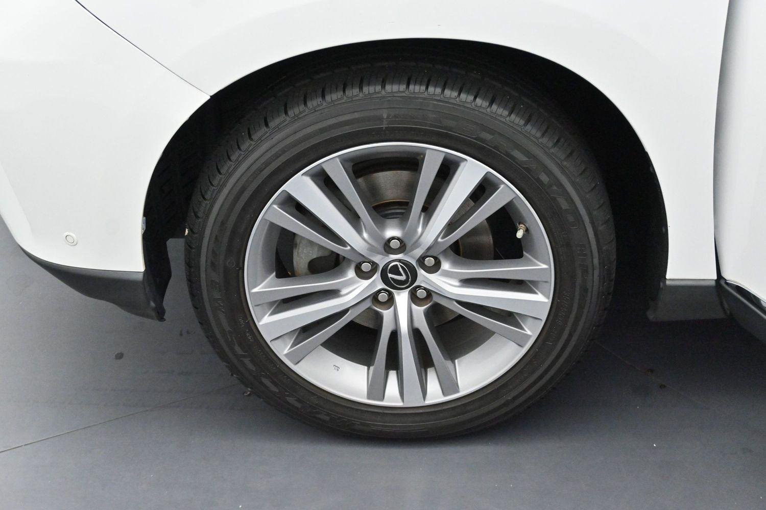 Used 2015 Starfire Pearl Lexus Base image 31