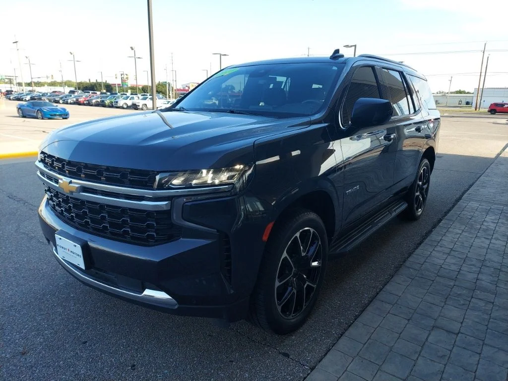 Used 2023 Gray Chevrolet Commercial Flee image 3