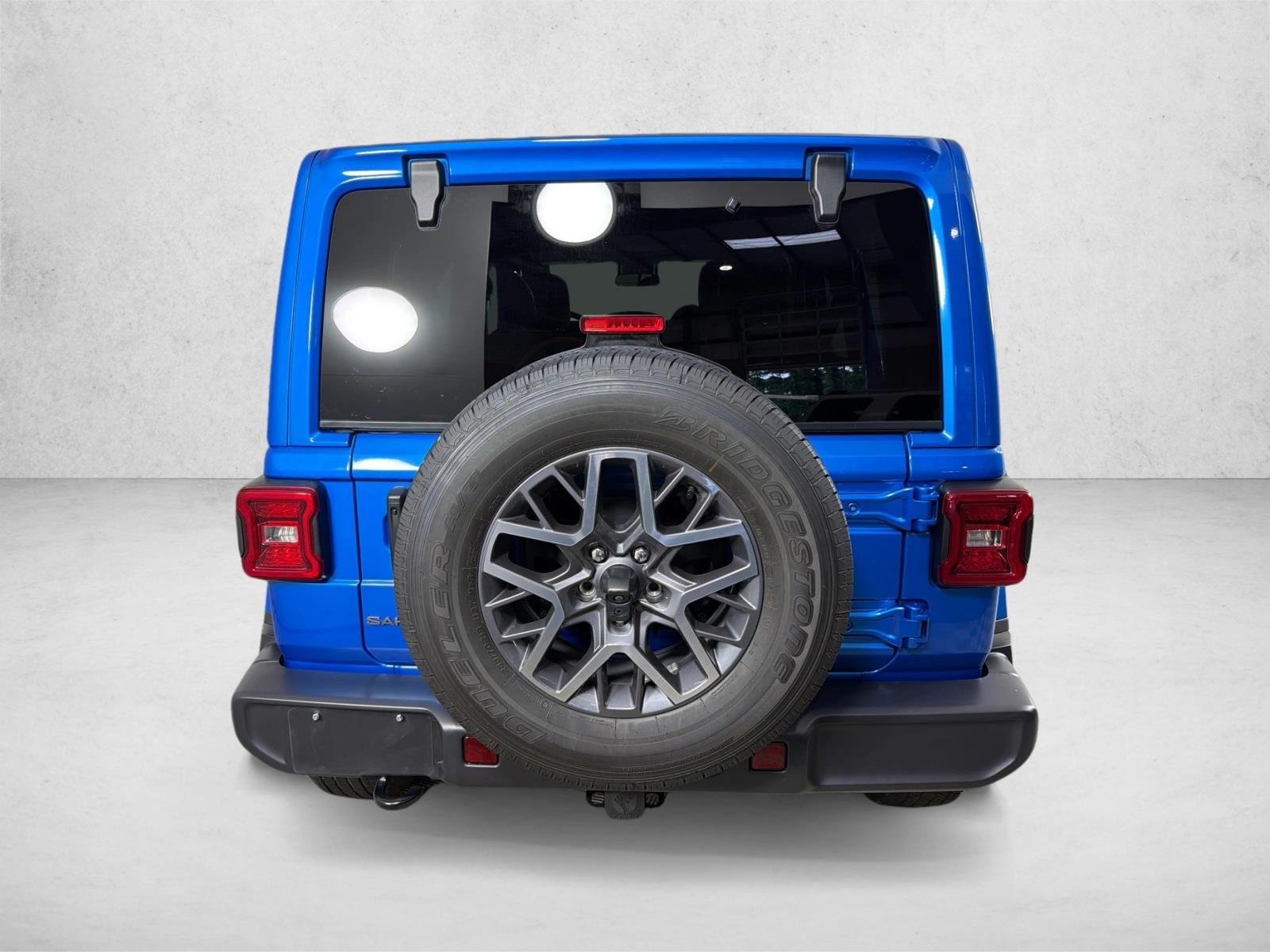 Used 2025 Hydro Blue Pearlcoat Jeep Sahara image 4