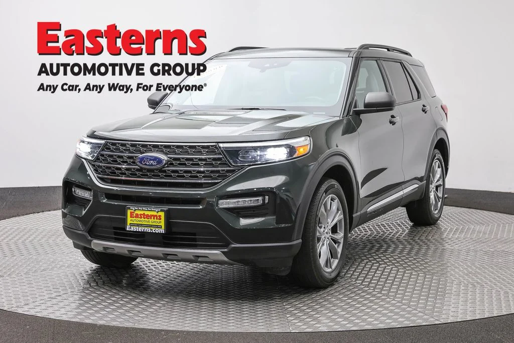 Used 2022 Green Ford XLT image 1