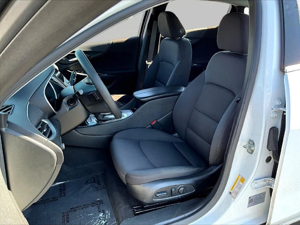 Used 2024 White Chevrolet LT image 23