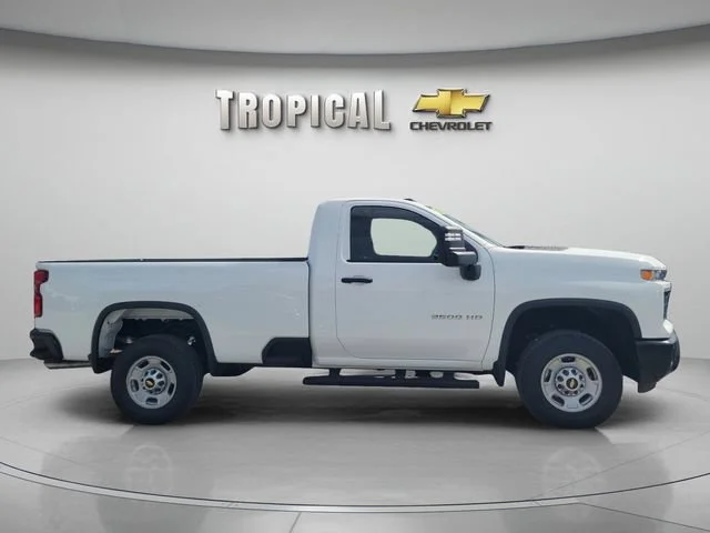 New 2025 Summit White Chevrolet WT image 5