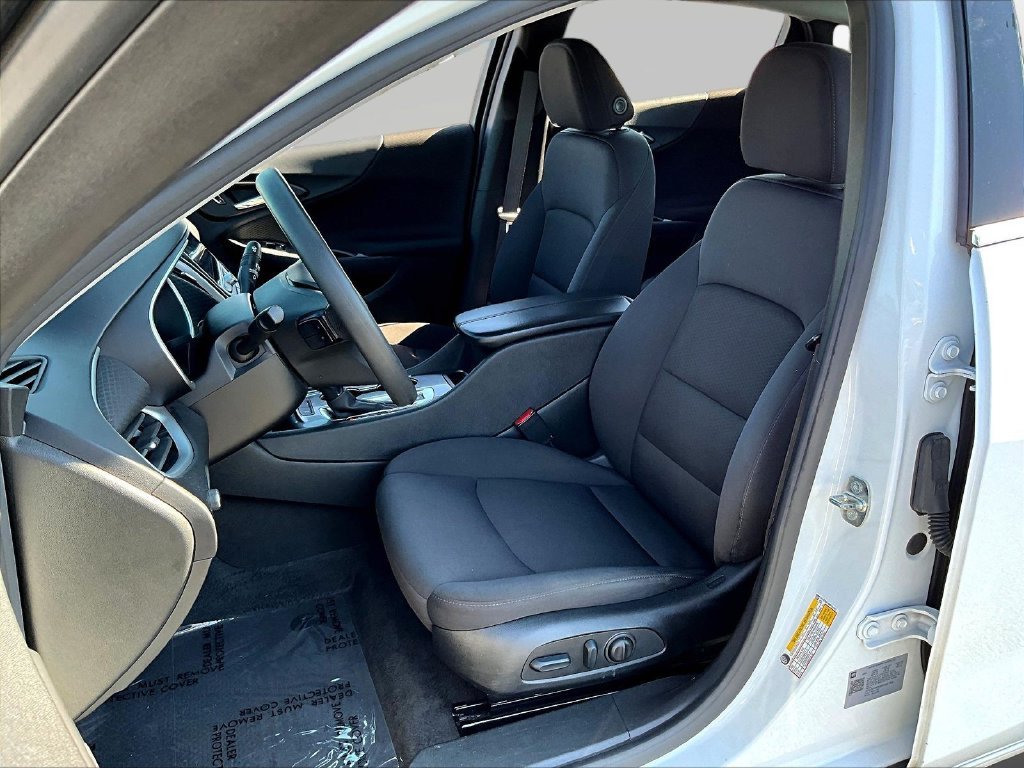 Used 2024 White Chevrolet LT image 23