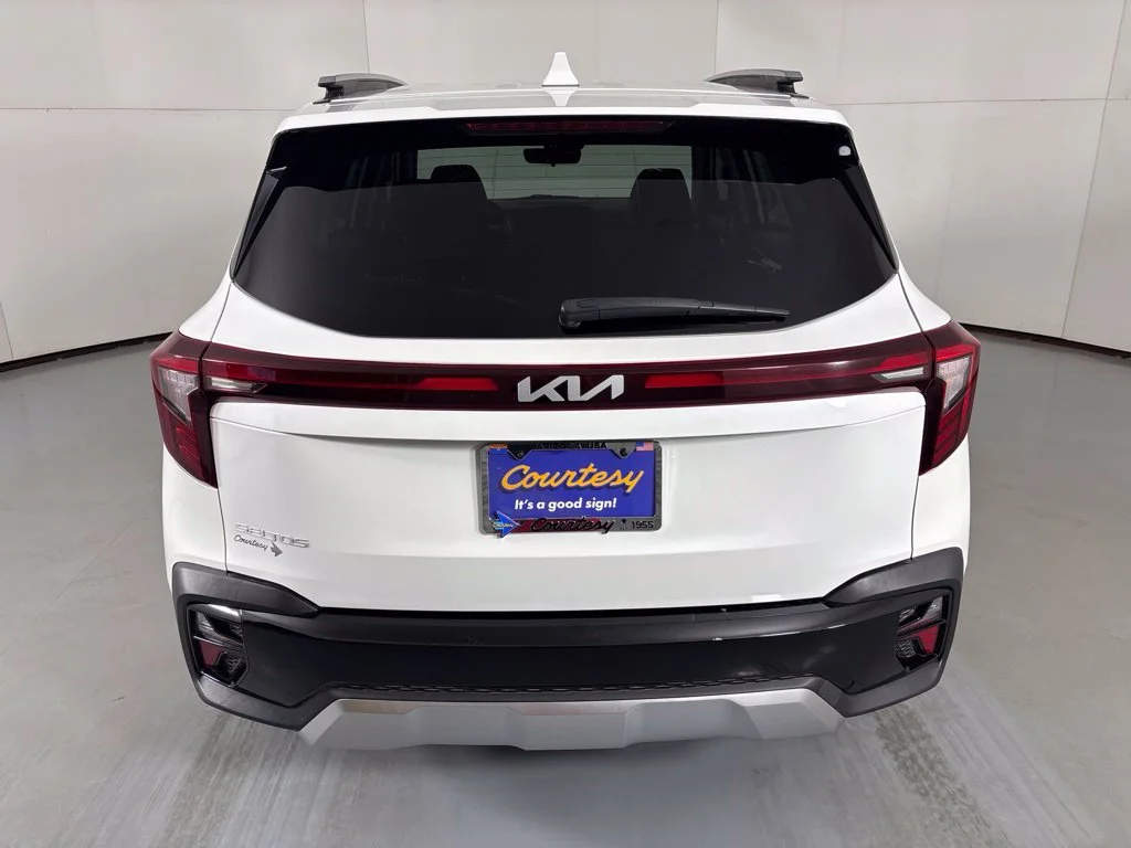 Used 2025 White Kia S image 7