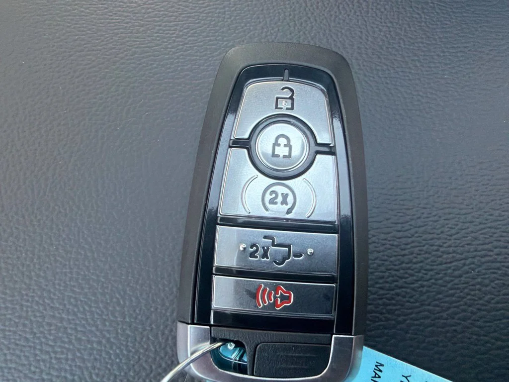 New 2027 Glacier Gray Metallic Tri-Coat Ford F-250® Lariat® image 33