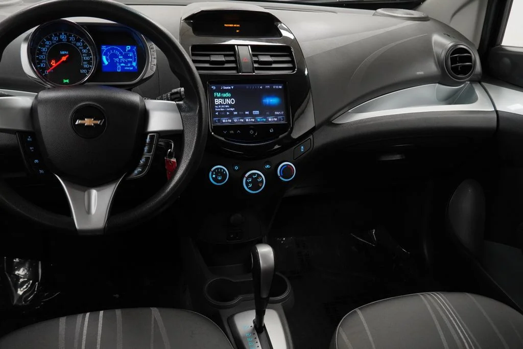 Used 2015 Silver Chevrolet 1LT image 21