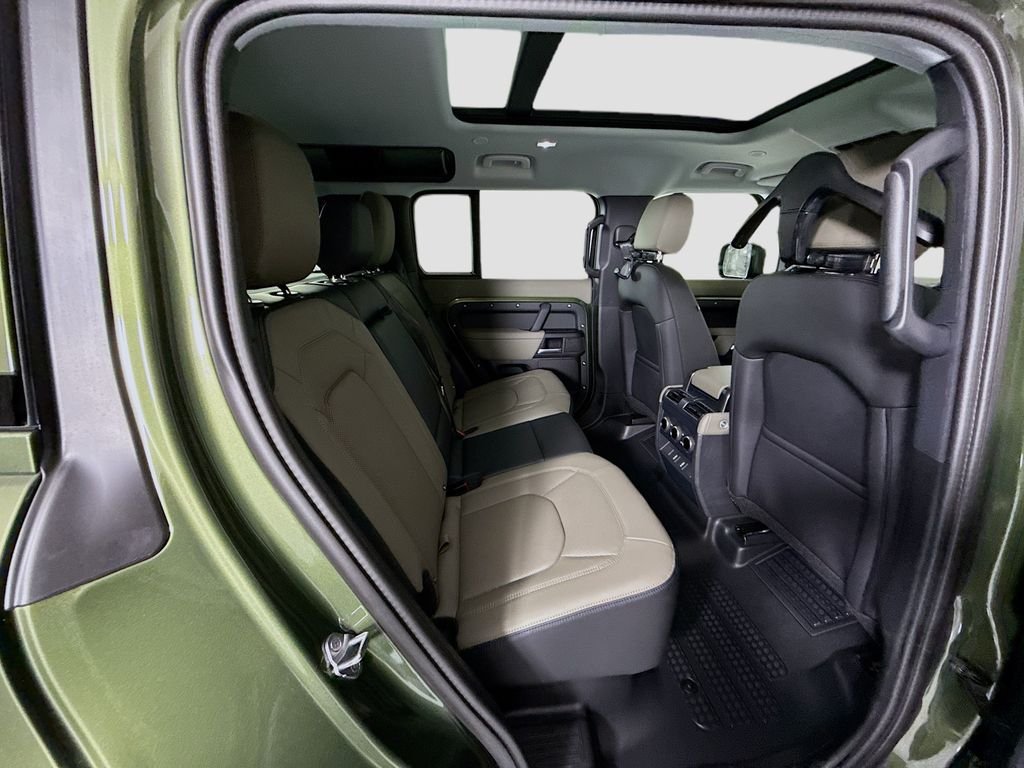New 2026 Woolstone Green Land Rover S image 24