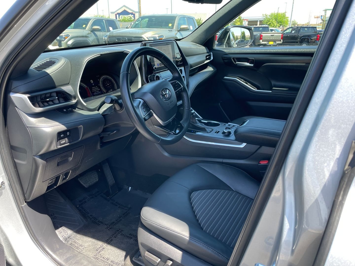 2025 Toyota Highlander XSE - Photo 11