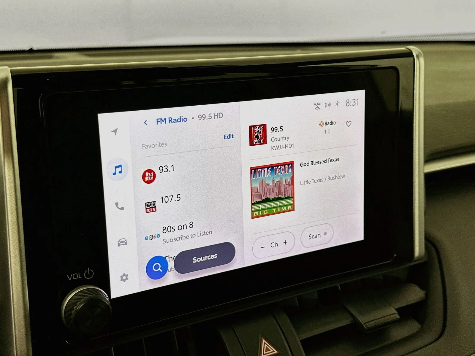 Used 2023 Ice Toyota XLE image 16
