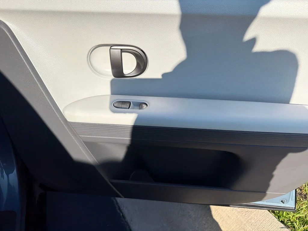 Used 2025 Blue Hyundai SEL image 16