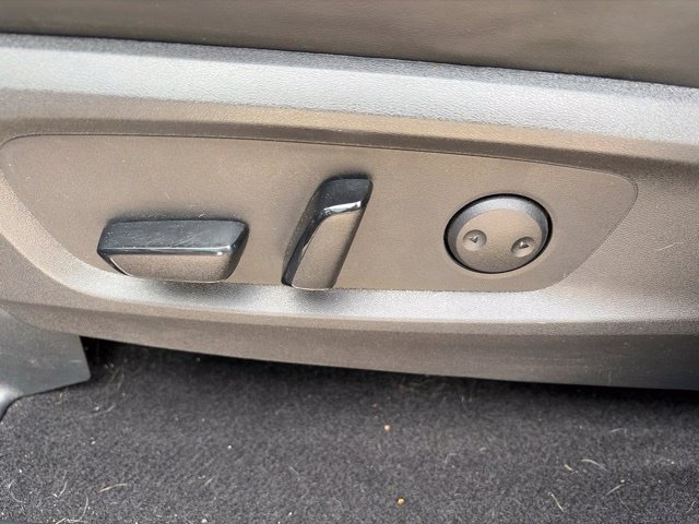 Used 2023 Beige Nissan Platinum image 33