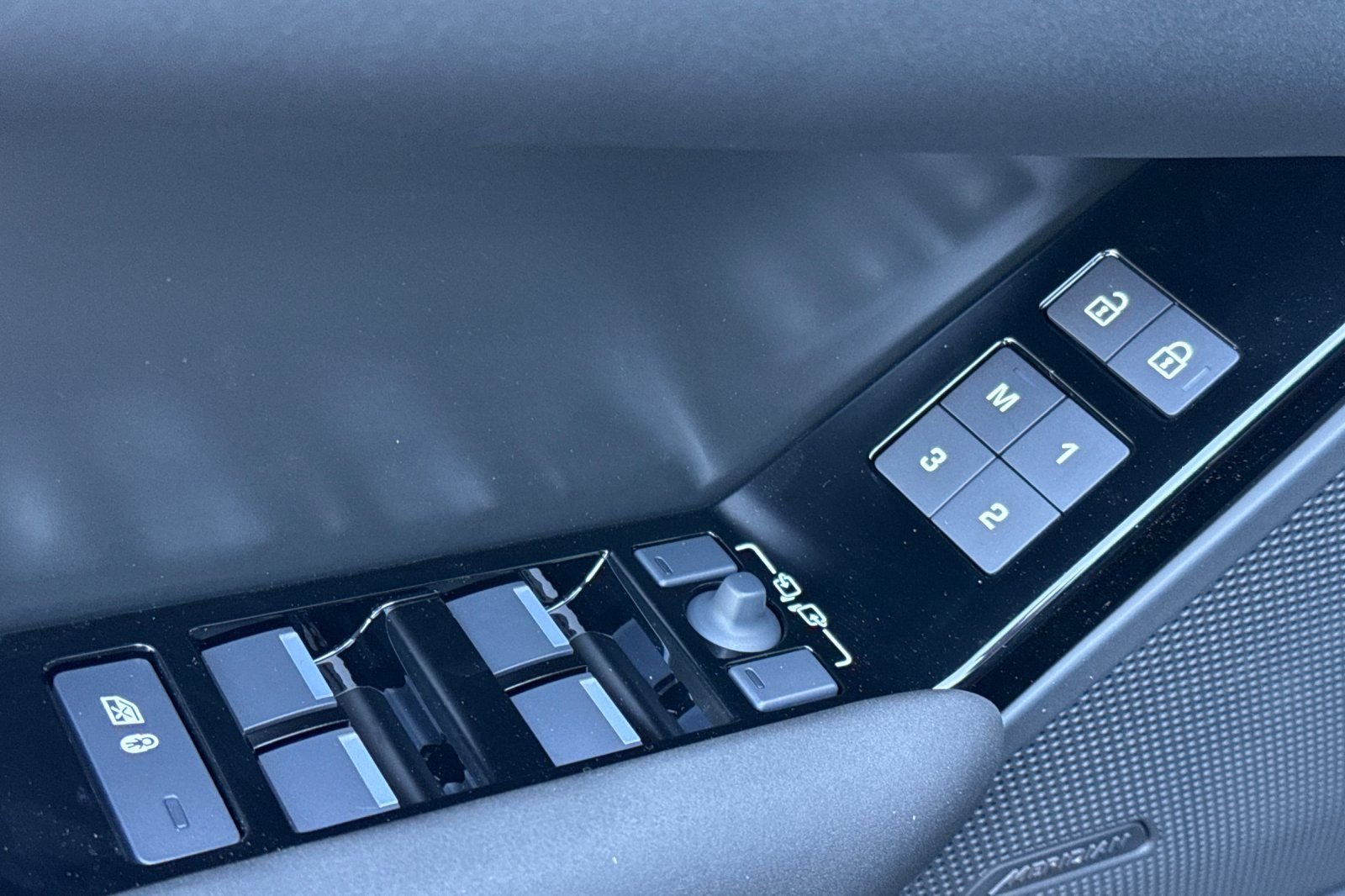 New 2026 Zadar Grey Land Rover S image 11