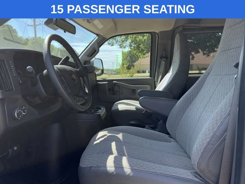 Used 2025 Summit White Chevrolet 1LT image 23
