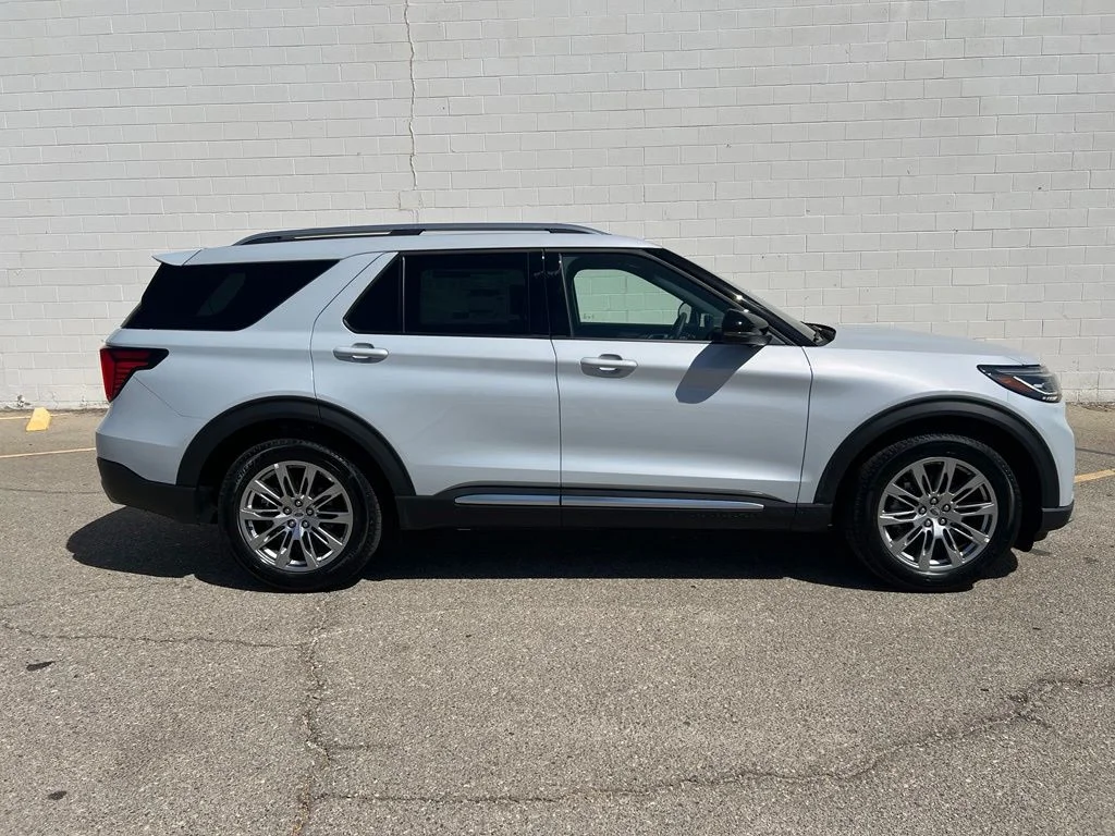 New 2026 Space White Metallic Ford Platinum™ image 10
