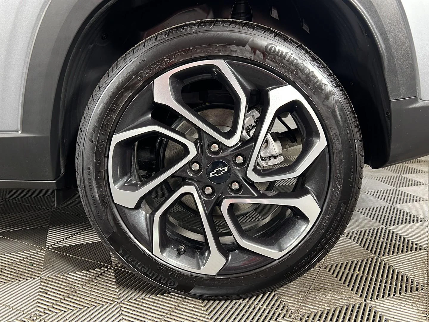 New 2026 Sterling Gray Metallic Chevrolet 2RS image 9