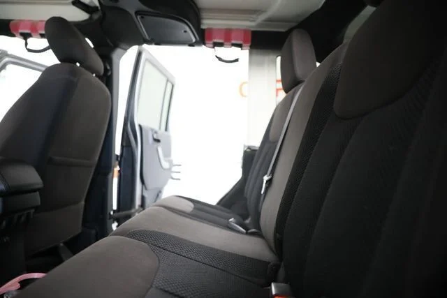 Used 2017 Silver Jeep  image 14