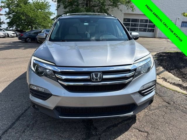 Used 2017 Lunar Silver Metallic Honda Touring image 17