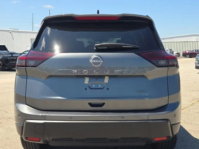 Used 2024 Gray Nissan S image 4