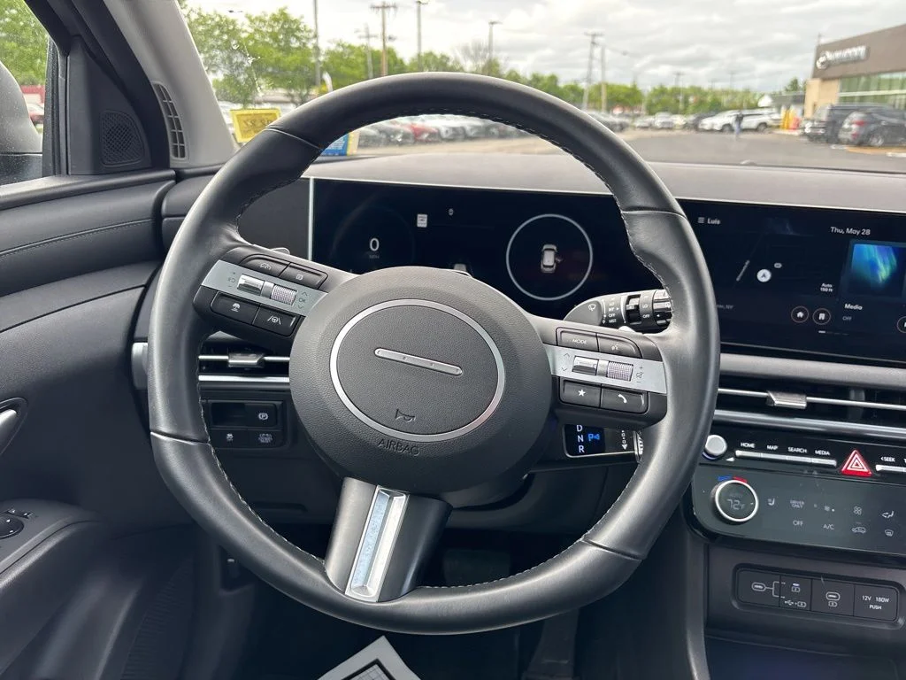 Used 2025 Gray Hyundai SEL Convenience image 11