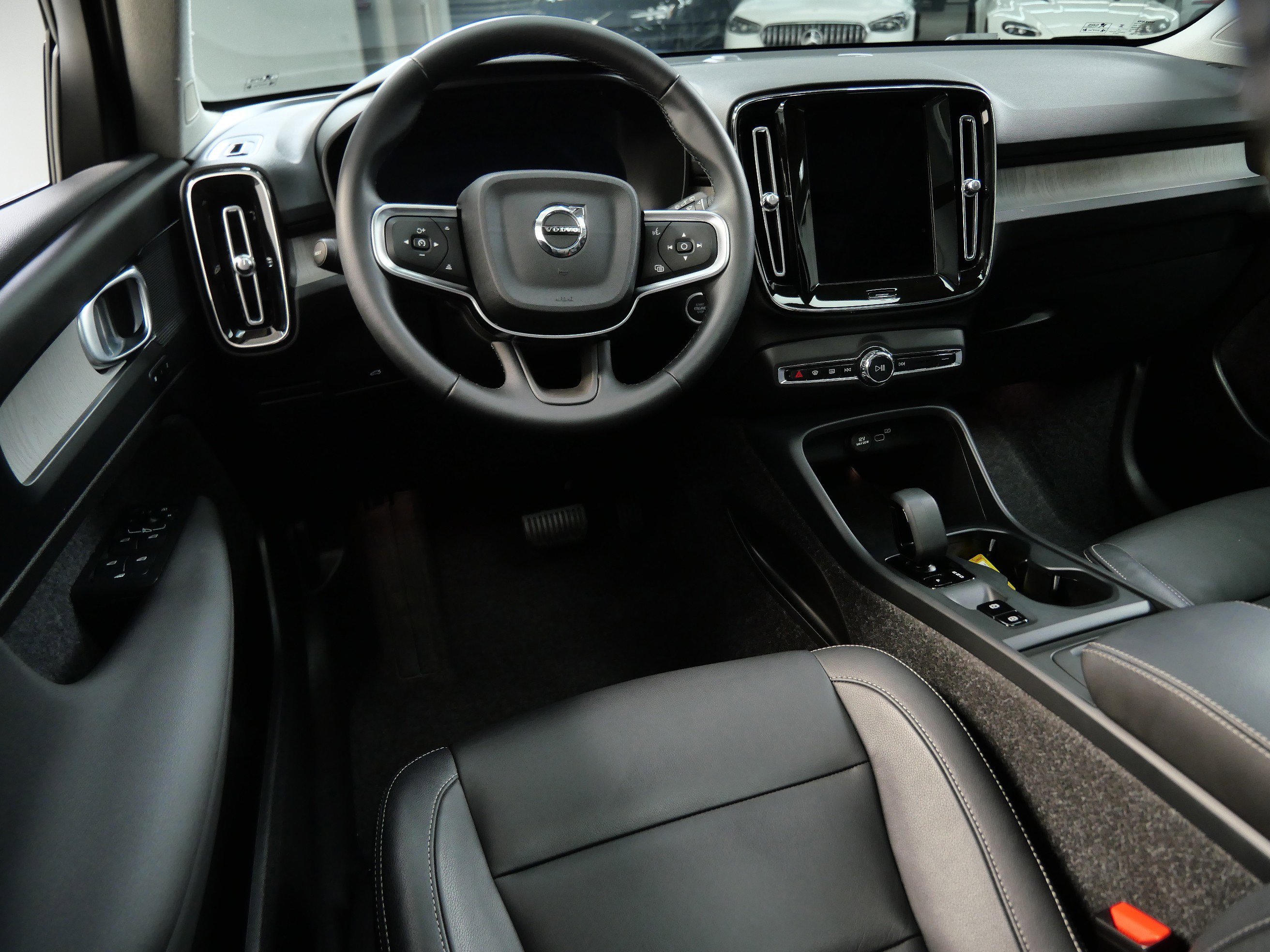 Used 2025 Volvo XC40 Core with VIN YV4L12UJ3S2568398 for sale in Minnetonka, Minnesota