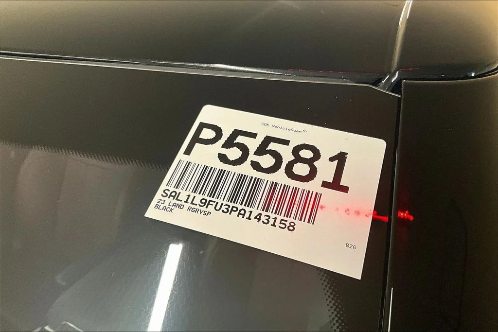 Used 2023 Black Land Rover SE Dynamic image 24