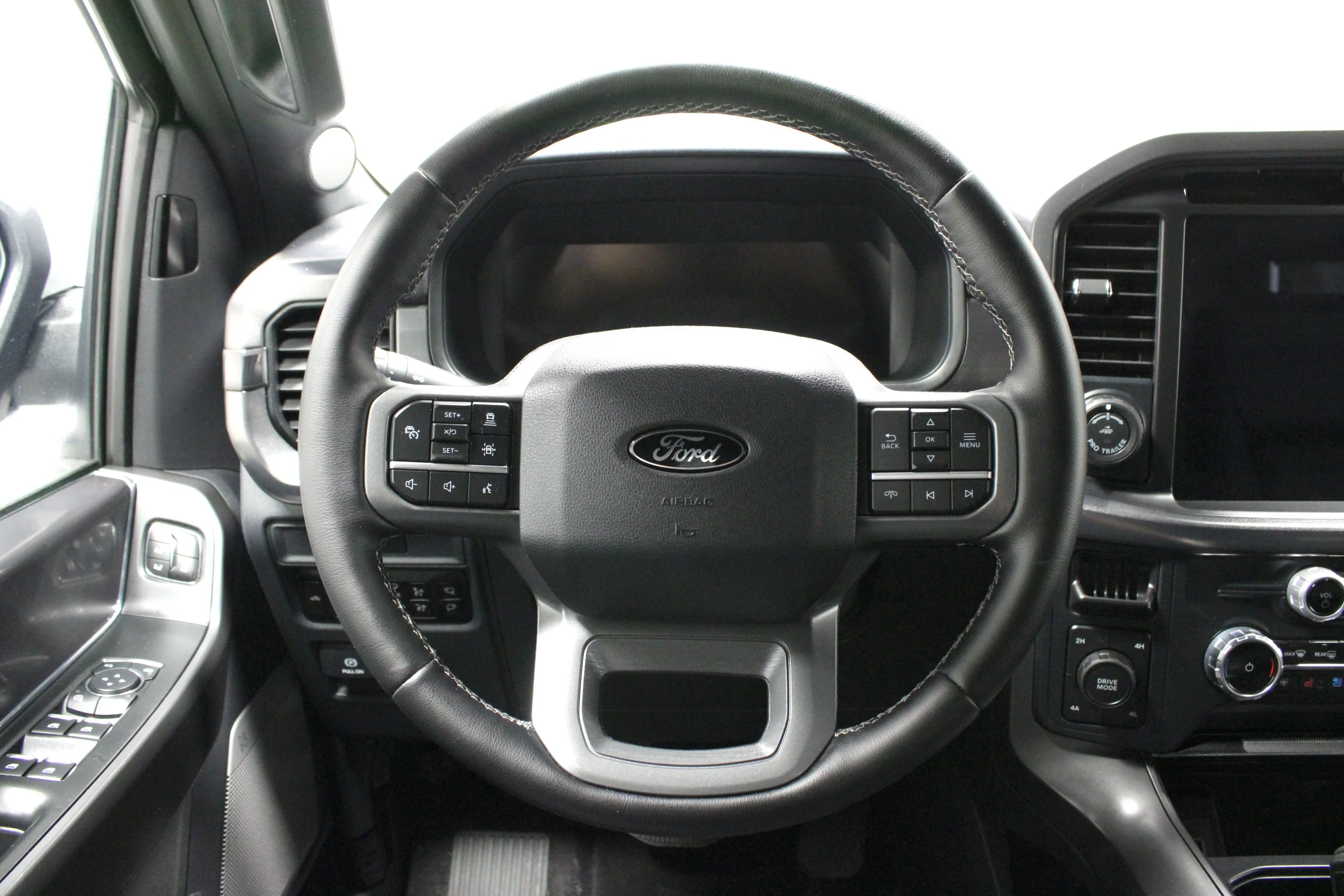 Used 2025 Space White Metallic Ford LARIAT image 24