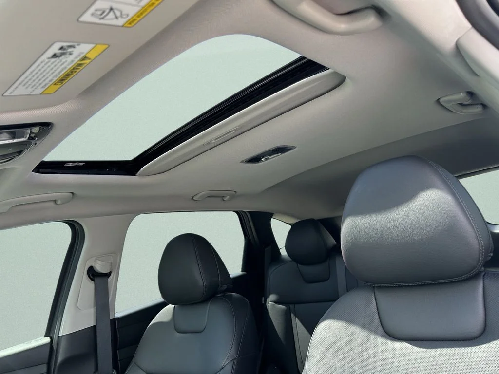 Used 2025 Gray Hyundai SEL Convenience image 26