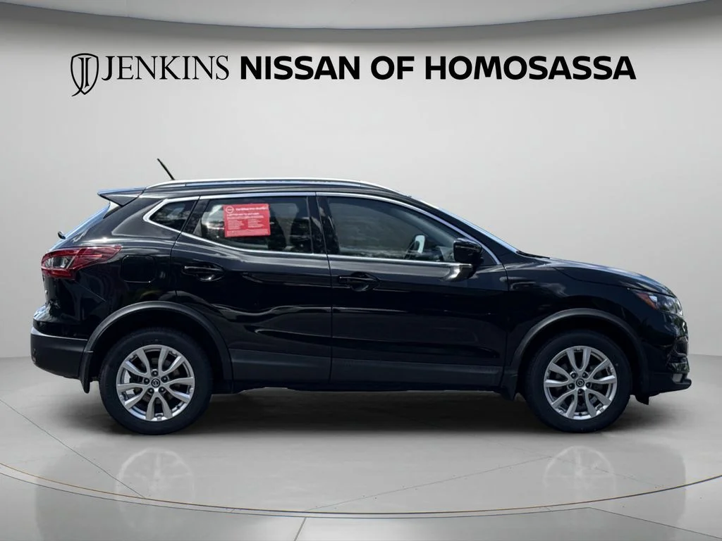 Used 2022 Black Nissan SV image 6