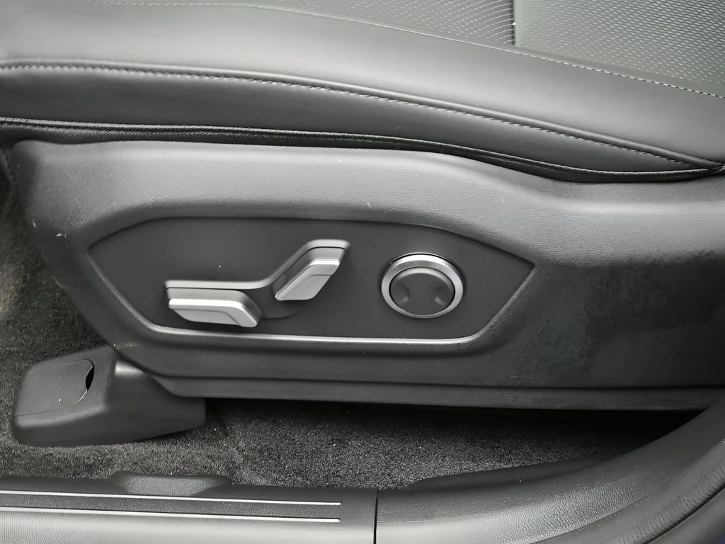 New 2026 Atlantis Blue Hyundai SEL image 18