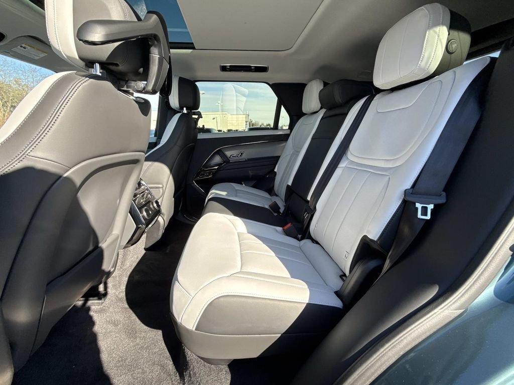 New 2026 Giola Green Land Rover Dynamic SE image 16