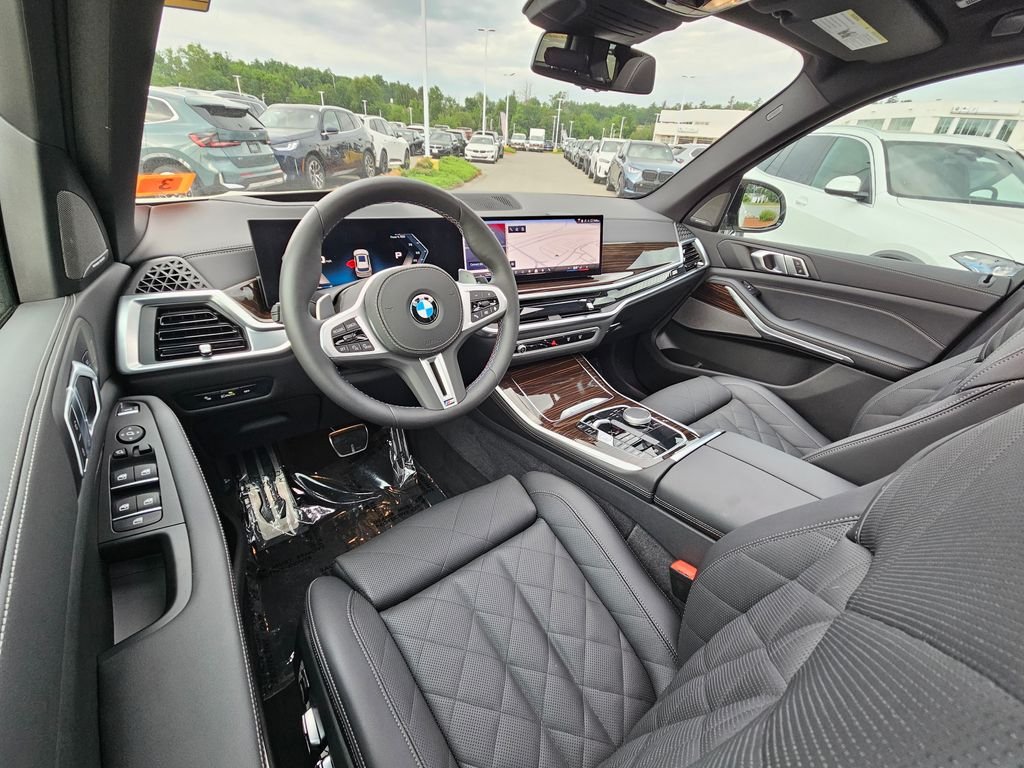 Certified Used 2026 Alpine White BMW M60i image 28