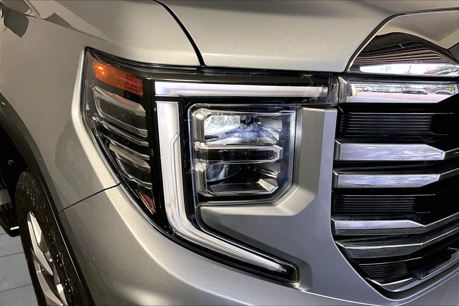 Used 2024 Sterling Metallic GMC SLT image 26